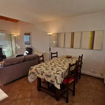 2 Pieces Avec Climatisation, Terrasse, Piscine Et Parking, Pres De La A Ste Maxime - Fr-1-780-90 *