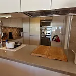 2 Pieces Avec Climatisation, Terrasse, Piscine Et Parking, Pres De La A Ste Maxime - Fr-1-780-90 Apartament