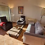 2 Pieces Avec Climatisation, Terrasse, Piscine Et Parking, Pres De La A Ste Maxime - Fr-1-780-90 Apartment *