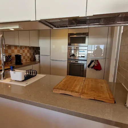 2 Pieces Avec Climatisation, Terrasse, Piscine Et Parking, Pres De La A Ste Maxime - Fr-1-780-90 Apartment