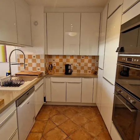 2 Pieces Avec Climatisation, Terrasse, Piscine Et Parking, Pres De La A Ste Maxime - Fr-1-780-90 Sainte-Maxime