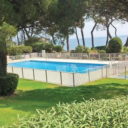 2 Pieces Avec Climatisation, Terrasse, Piscine Et Parking, Pres De La A Ste Maxime - Fr-1-780-90 Sainte-Maxime
