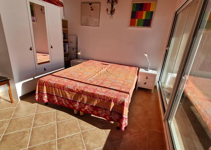 2 Pieces Avec Climatisation, Terrasse, Piscine Et Parking, Pres De La A Ste Maxime - Fr-1-780-90 * Сент-Максім