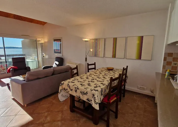 2 Pieces Avec Climatisation, Terrasse, Piscine Et Parking, Pres De La A Ste Maxime - Fr-1-780-90 *