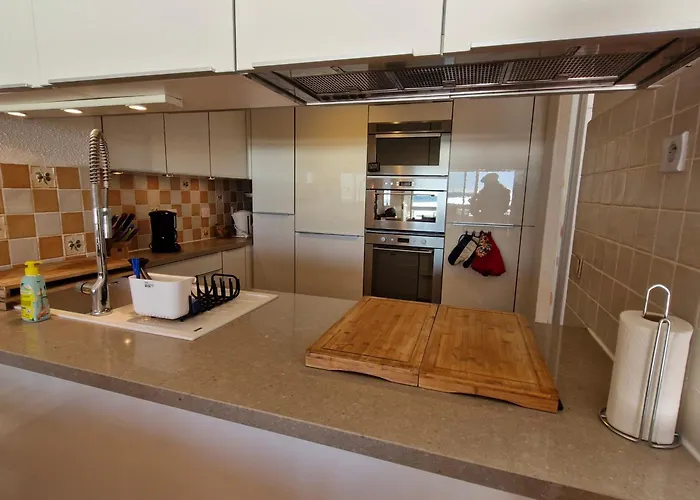 2 Pieces Avec Climatisation, Terrasse, Piscine Et Parking, Pres De La A Ste Maxime - Fr-1-780-90 Apartman