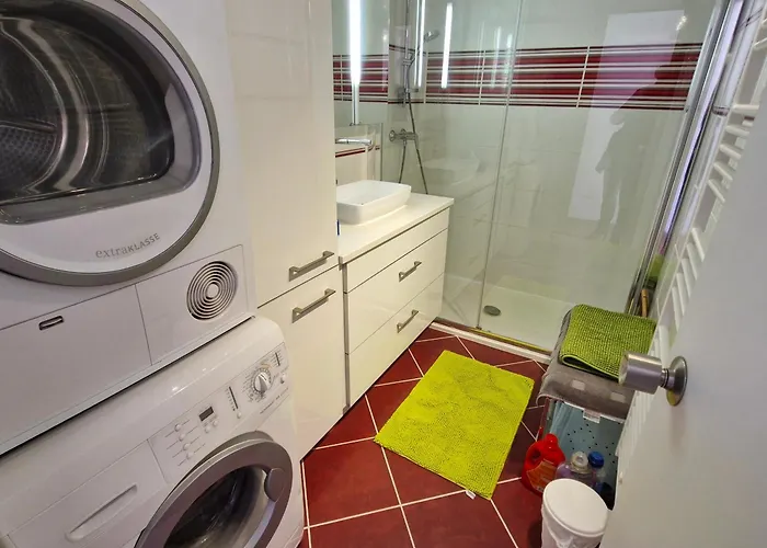 Апартаменти 2 Pieces Avec Climatisation, Terrasse, Piscine Et Parking, Pres De La A Ste Maxime - Fr-1-780-90